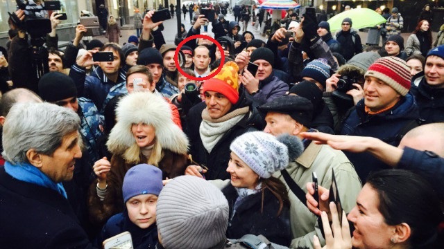 Джон Керри прогулялся по Арбату
