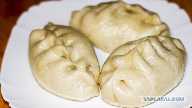 «Культовый фастфуд» ушедших времен: места с самой вкусной уличной едой в Москве (и не только)