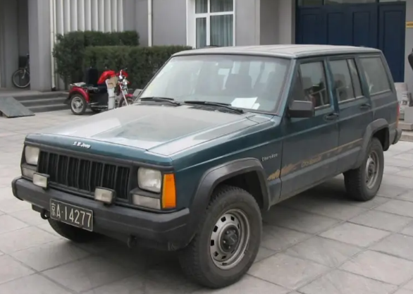 Мотор от Renault, два моста без рамы и вторая жизнь в Китае: история Jeep Cherokee XJ