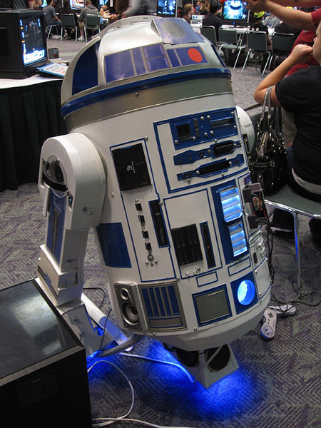 R2-D2 - мегаигровой дроид