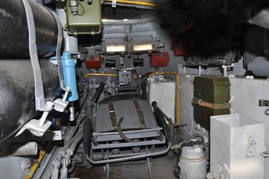 танковое управление. танковое управление. кабина танка т-72. место механика водителя танка т55. кабина механика водителя танка т-80.