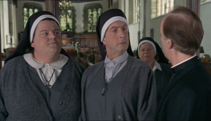 Монахини в бегах фильм 1990. Монахини в трансе танцуют. Монашка в поезде. Робби колтрейн монашки в бегах. Монахини в бегах фильм 1990.