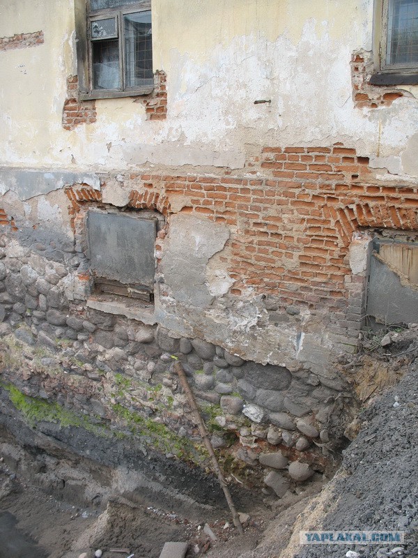 Здания занесенные грунтом