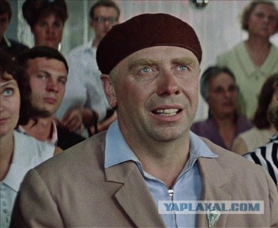 Собирают хлам по свалкам