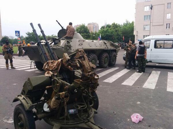 Последствия разграбления "Метро" в Донецке