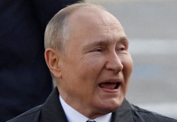 «Братья! Не допустим крови! Здесь нет врагов! Победим только вместе!» — растяжки с таким лозунгом появились в парках Ростова-на-Дону
