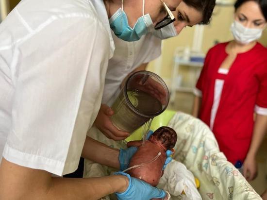 В Рязанском перинатальном центре Врачи выходили ребенка, который родился  весом 490 граммов