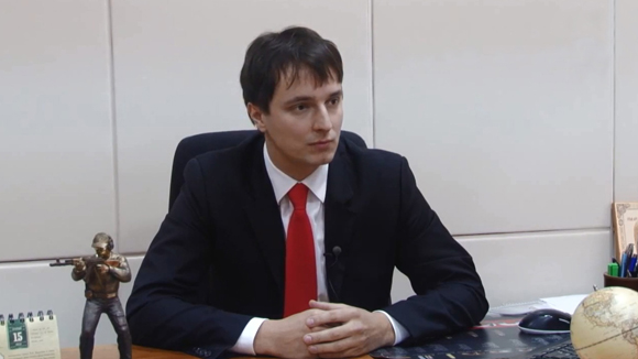 Алексей Рогозин идет на работу в Минобороны