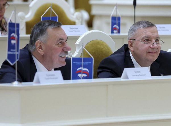 Депутаты попросили у Минфина раздать им по 700 тысяч рублей на транспорт