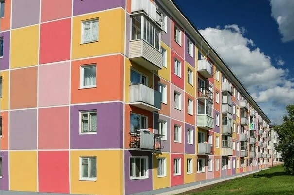 В Госдуме предложили перекрашивать хрущевки в позитивные цвета