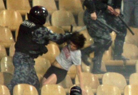 В Сеть выложен ролик с омоновцем