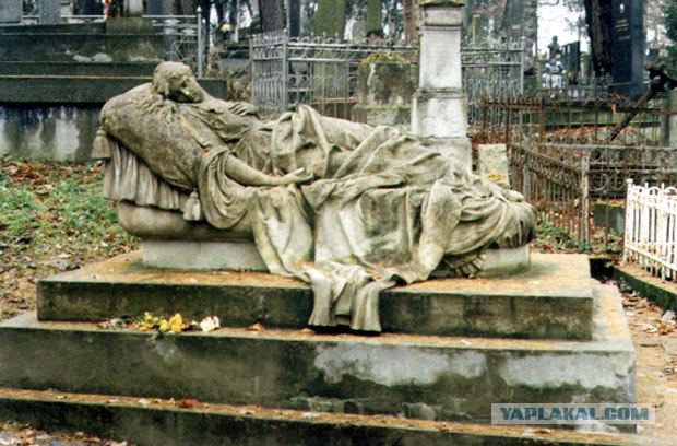 Красивые надгробия и Странные памятники