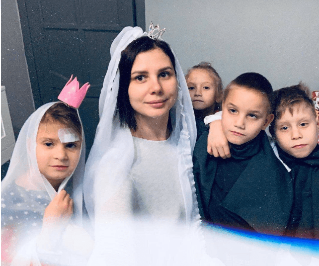 Жительница Краснодара увела мужчину из семьи, а через 13 лет вышла замуж за его сына, которого нянчила с 7 лет, и родила от него