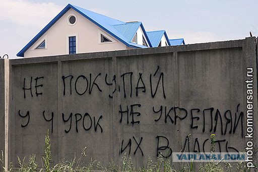 Лавку с шаурмой закидали мусором