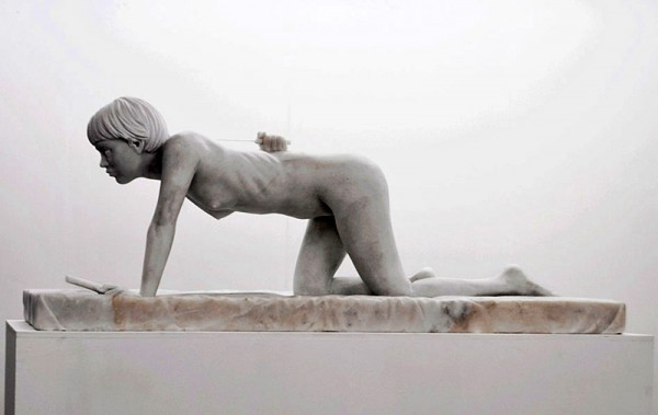 Обнаженные девушки с оружием в руках 16+