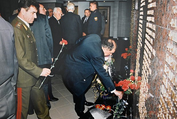 25 лет назад в России в страшном пожаре заживо сгорели 57 сотрудников МВД. Почему виновных не смогли найти?