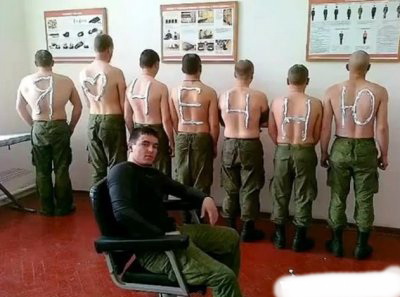 Срочник извиняется