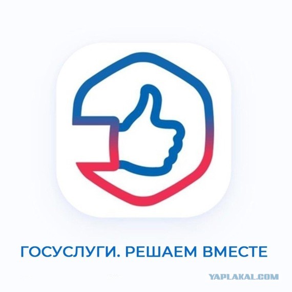 В Новой Москве в поселке Газопровод рулонный газон положили на мусор и бутылки.