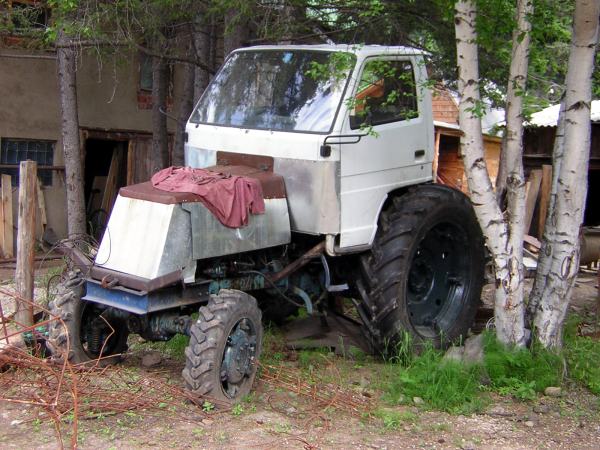 Тракторы, эксковаторы, грузовики