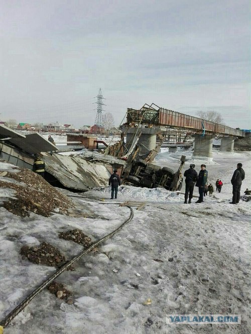 В городе Минусинск рухнул мост.