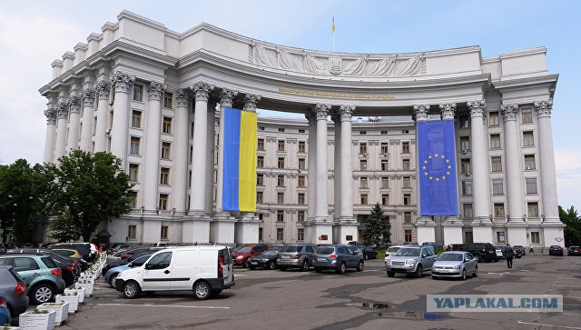Додон снял флаг ЕС с президентской резиденции Молдавии