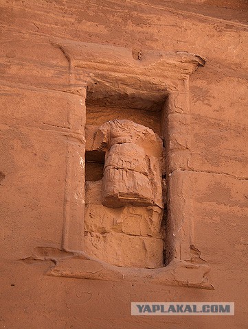 Иордания. Петра. Эль-Хазне. Новодел после приличного потопа