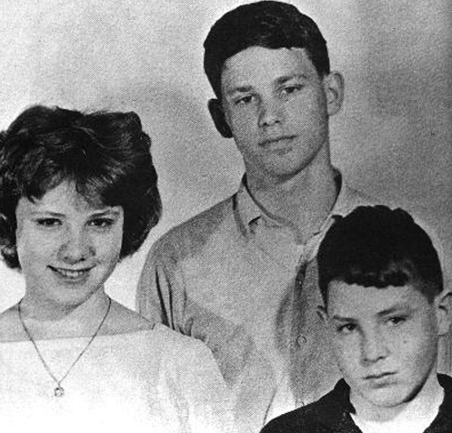 В День братьев и сестёр: знаменитости и их родственники