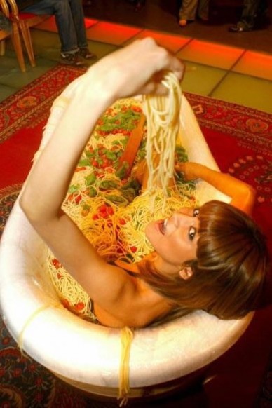 Ванна из макарон (8 фото)