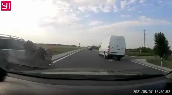 Обгон третьим рядом по обочине