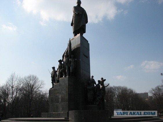Смешные памятники Харькова