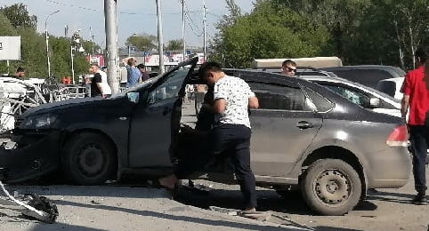 Момент смертельного ДТП в Новосибирске попал на видео