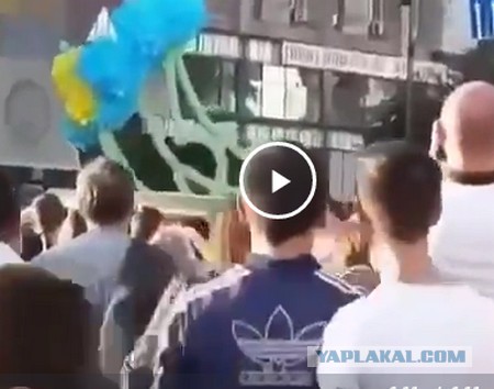Тризуб свалился символично