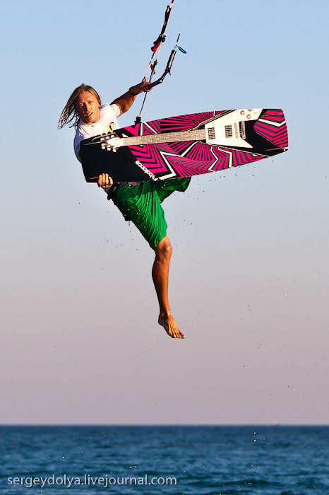 Показательные выступление чемпиона по кайтсерфингу