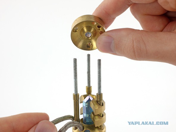 Разборка светового меча от iFixit: