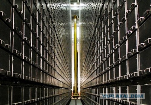 Настоящие герои не носят плащи, они мониторят твои соцсети