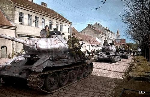 Фотографии второй мировой, многие цветные (фото)