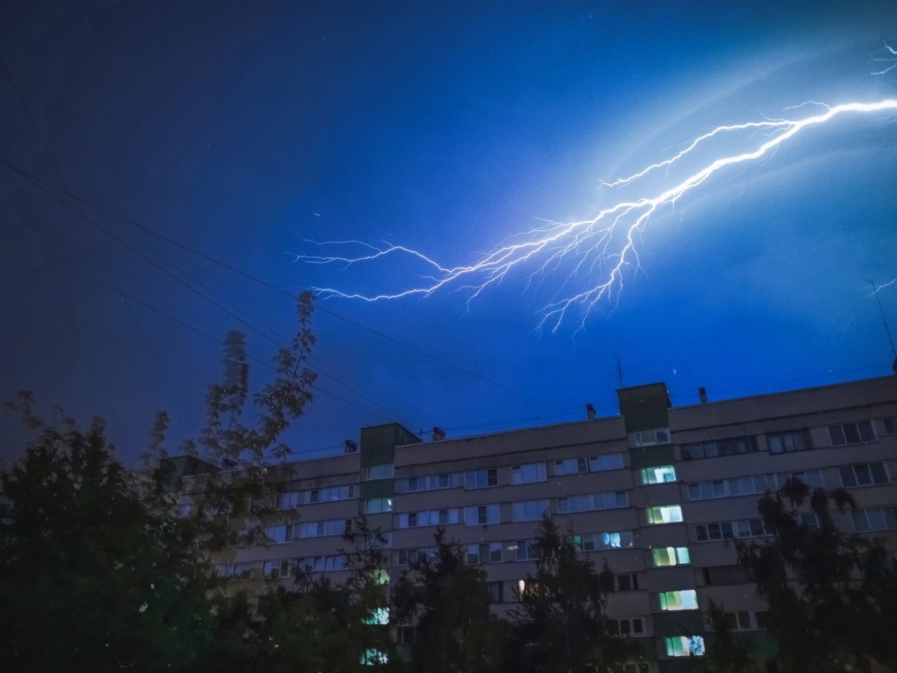 В Питере этой ночью бушевала гроза - ЯПлакалъ