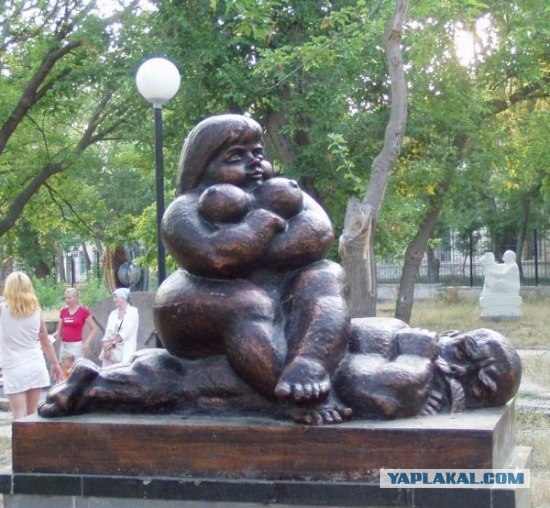 Необычные памятники