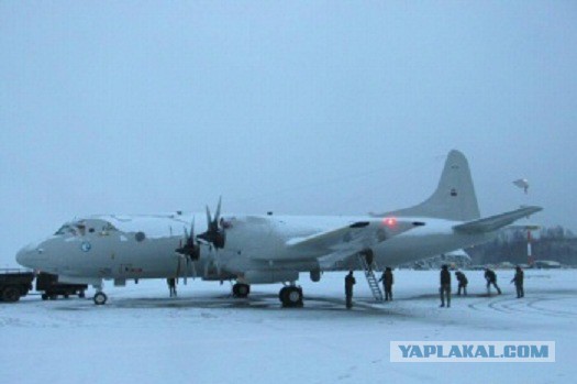 Су-27 перехватил португальский Орион P-3