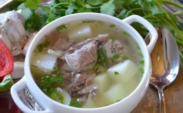 Гуляш, шурпа: 7 главных мясных супов со всего света