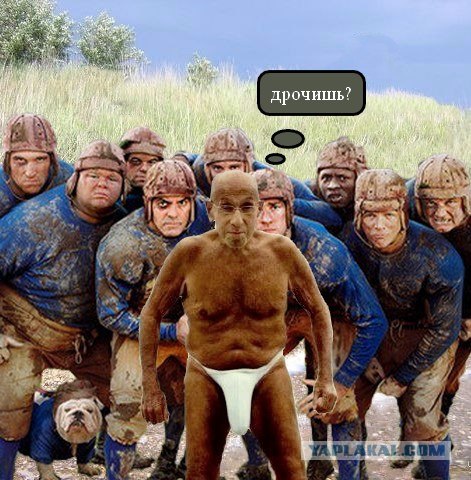 Фотожаба: Пляжники у нефтяного танкера