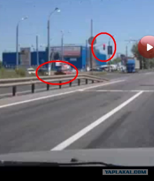 Чем больше машина, тем больше похуй на светофор.