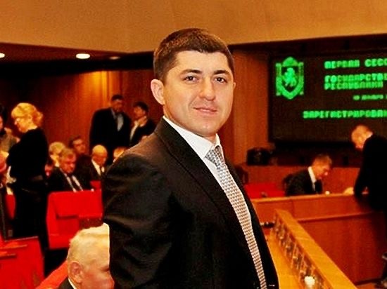 В Крыму дочь местного депутата сбила на самокате ребенка в парке, после чего поехала кататься дальше