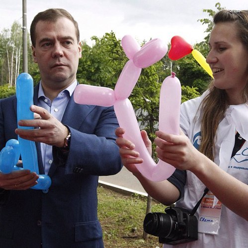 Медведев: новые санкции США пойдут на пользу России