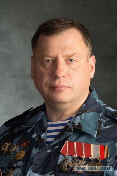 “Иной раз кажется, что написать заявление и уйти на фронт — это самое легкое решение. Но за каждым из нас стоят граждане”.