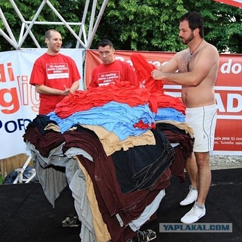 Житель Хорватии натянул на себя сразу 245 футболок