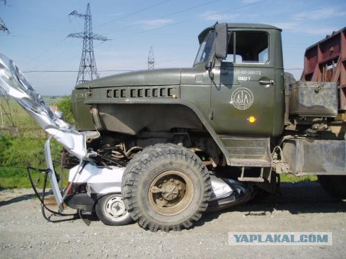 Автоюмор, смекалка, но чаще абсурд