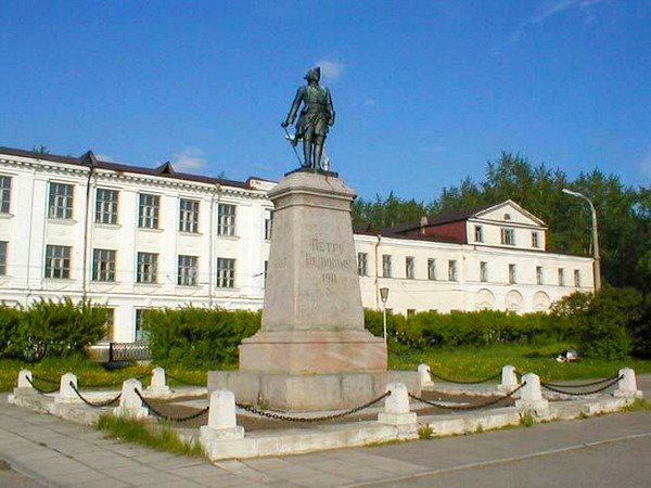 Памятник петру 1 в архангельске фото