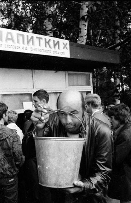 Это вам не хипсторы у киоска с крафтовым пивом.