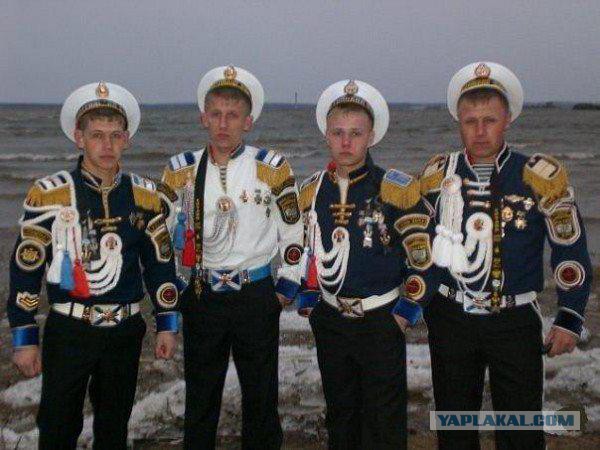 Армейский прет-а-порте. Вышить любой ценой
